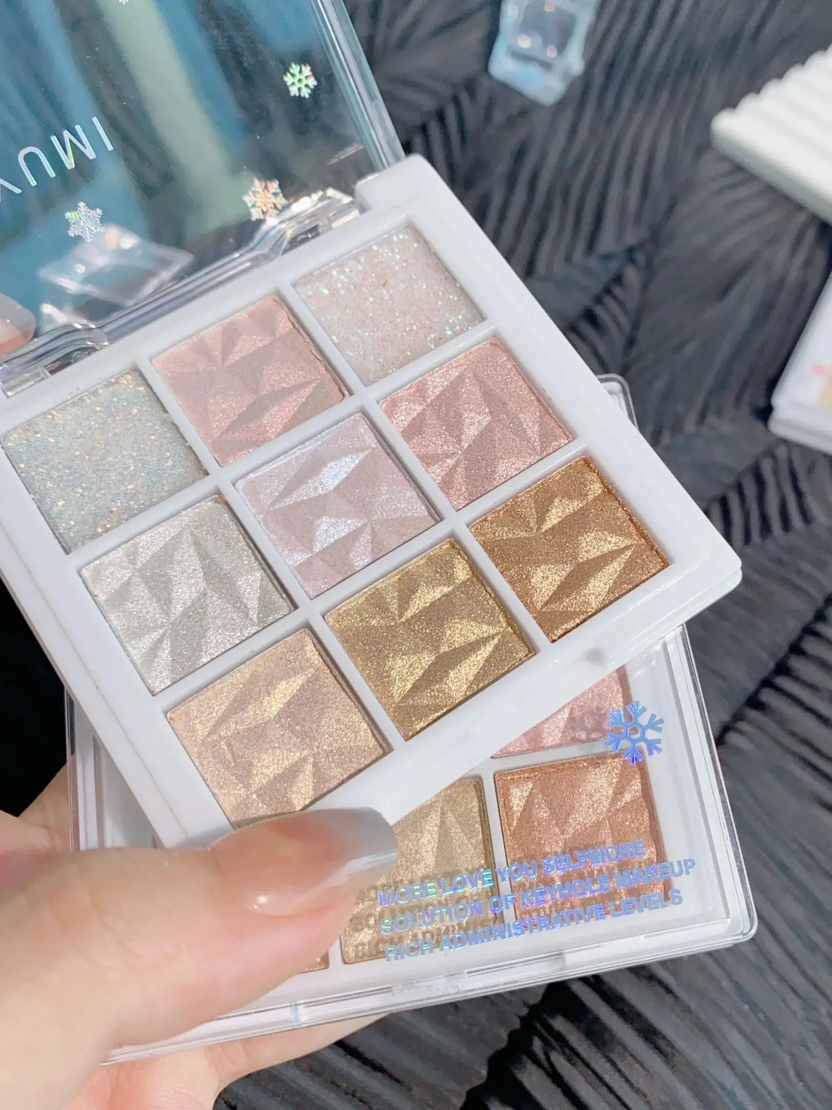 9-Color Snowflake Eyeshadow Palette Shimmer Glitter High-pigment Qme