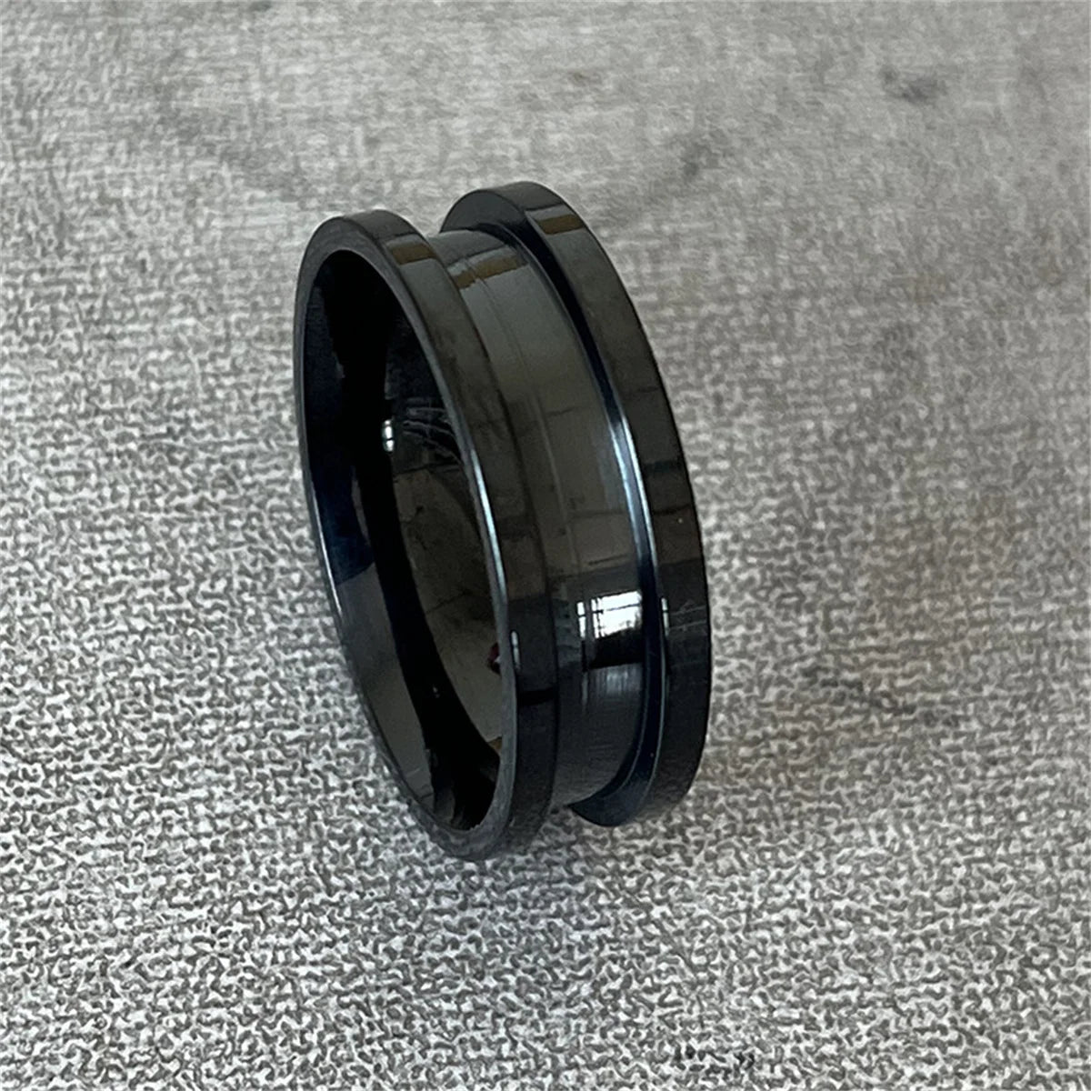 Cool Trendy Men's 8mm Black Titanium Wedding Band Rings Double Black Groove Beveled Edge Stainless Steel Engagement Ring For Men Qme