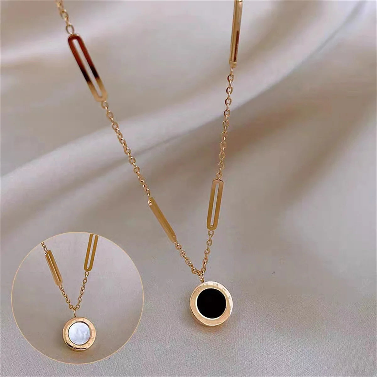 Classic Stainless Steel Roman Digital Wafer Pendant Necklace for Women Charm Geometry Round Shell Choker Chains Jewelry Gifts Qme