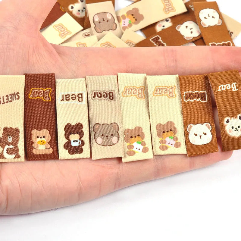 50Pcs Lovely Brown Bear Embroidery Labels For Sewing Accessories Bags Clothes Washable Care Tags Kids Garment Handmade DIY c3205 Qme