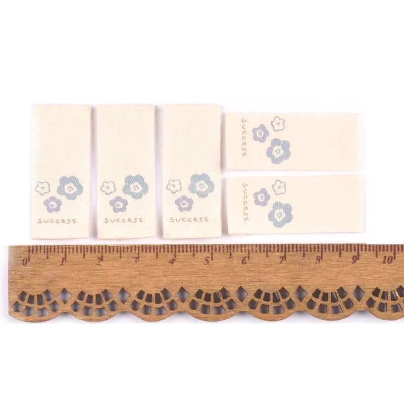 50Pcs Flower Printed Washable Brige Labels For Sewing Accessories Care Bags Clothes Tag Handmade Crafts Supplies 1.6x3.8cm c2887 Qme 1