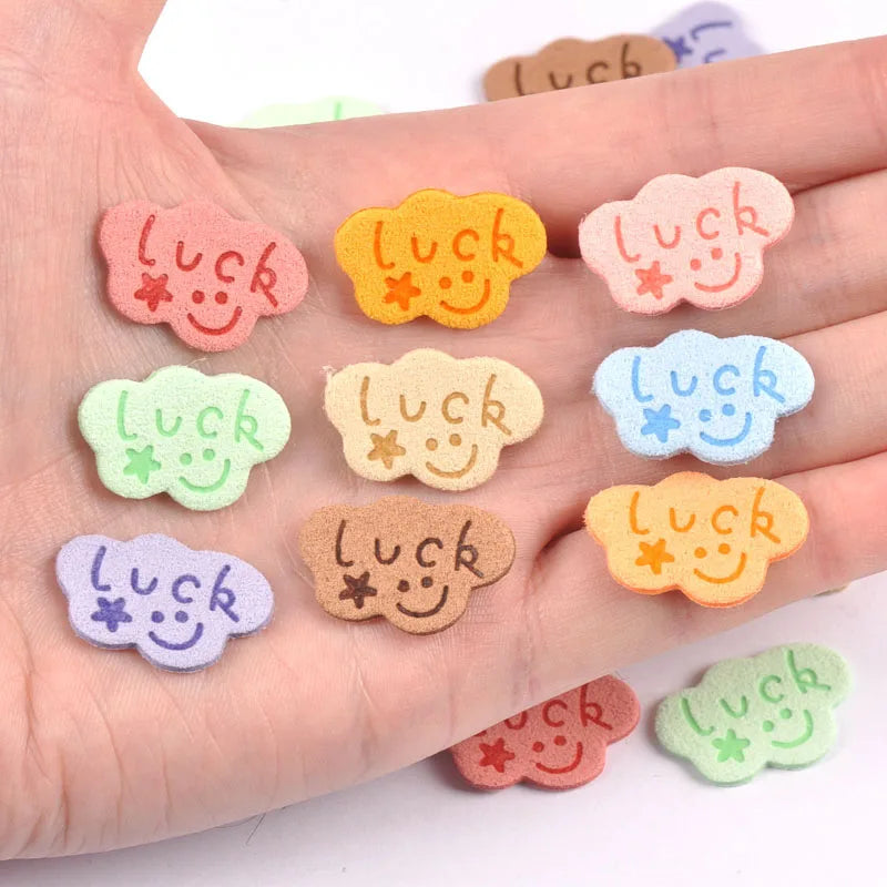 20Pcs Colorful Cloud Embossed Flannelette Labels Tags For Sewing Accessories Bags Garment DIY Clothing Handmade Supplies c3211 Qme