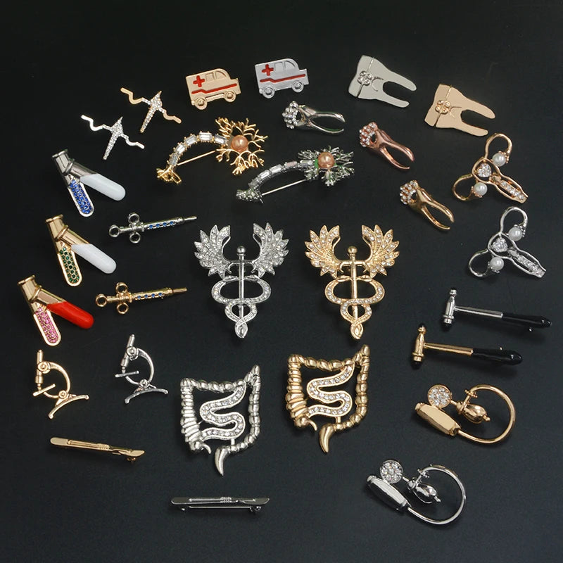 Medical Brooches Collection Crystal Uterus Microscope Scalpel Stomach ECG Tooth Pins Jewelry for Doctor Nurse Badge Wholesale Qme