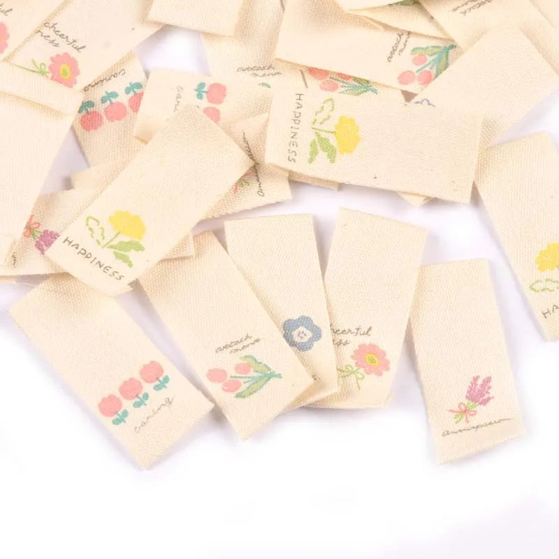 50Pcs Flower Printed Washable Brige Labels For Sewing Accessories Care Bags Clothes Tag Handmade Crafts Supplies 1.6x3.8cm c2887 Qme