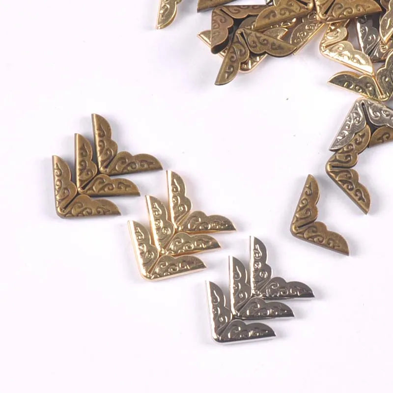 50pcs Antique Metal Books Corners Protectors For Scrapbooking Accessories Albums Corner Menus Folders Box DIY Crafts Decor c3055 Qme