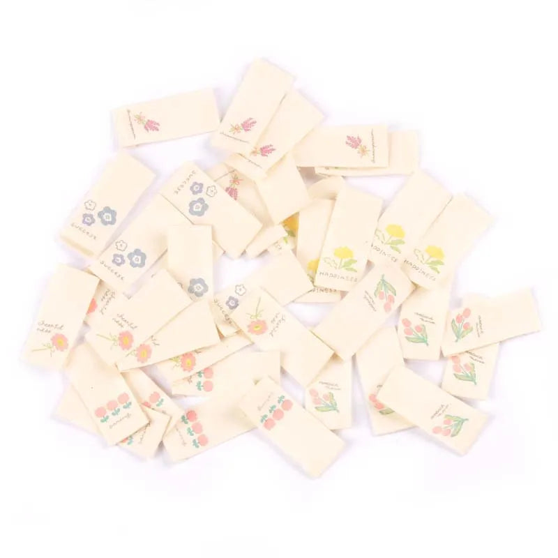 50Pcs Flower Printed Washable Brige Labels For Sewing Accessories Care Bags Clothes Tag Handmade Crafts Supplies 1.6x3.8cm c2887 Qme