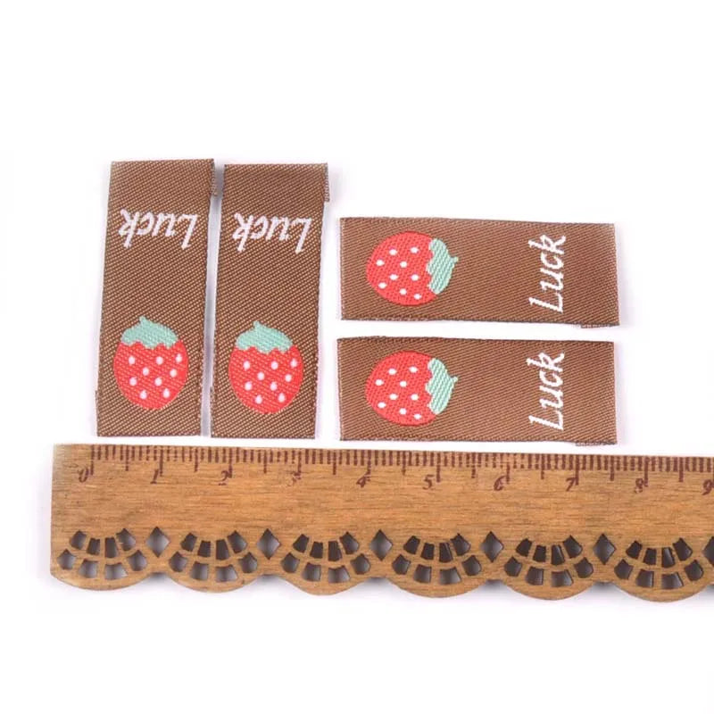 50Pcs Brown Cartoon Rabbit/Carrot Embroidery Labels For Sewing Accessories Care Bags Clothes Handmade Crafts Washable Tag c2890 Qme 2