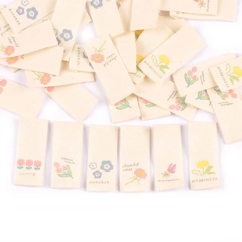 50Pcs Flower Printed Washable Brige Labels For Sewing Accessories Care Bags Clothes Tag Handmade Crafts Supplies 1.6x3.8cm c2887 Qme