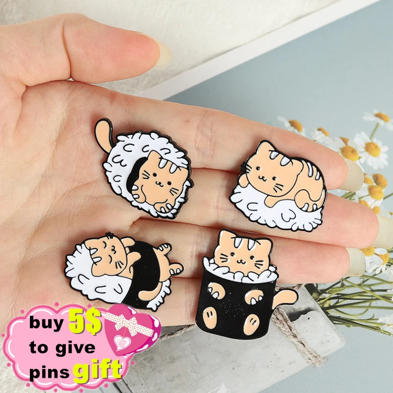 Sushi Rice Ball Cat Enamel Pins Food Badge Cartoon Brooches for Women Cute Animal Lapel Pin Bag Anime Jewelry Gift Wholesale Qme