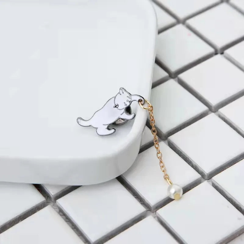 Cute Cartoon Cat Kitten Pearl Metal Brooch Pins with Chain DIY Button Pin Denim Jacket Pin Badge Jewelry Gift for Kids Wholesale Qme