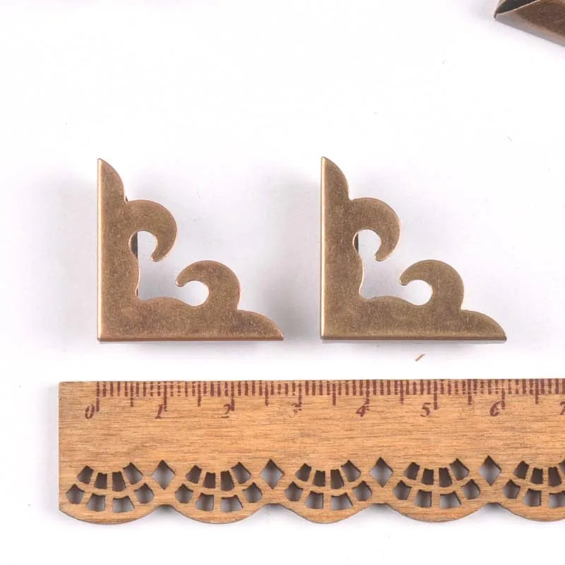 10Pcs 27x27x6mm Bronze Metal Trilateral Corner Book Corners For Box Albums Menus Corner Protector Diy Folders Edge Cover C1731 Qme
