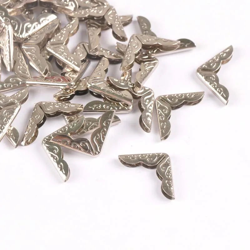 50pcs Sliver Metal Corner Protector For Books DIY Crafts Scrapbooking Photo Albums Gift Box Decor Menus Corner 17x17x2mm C0330 Qme