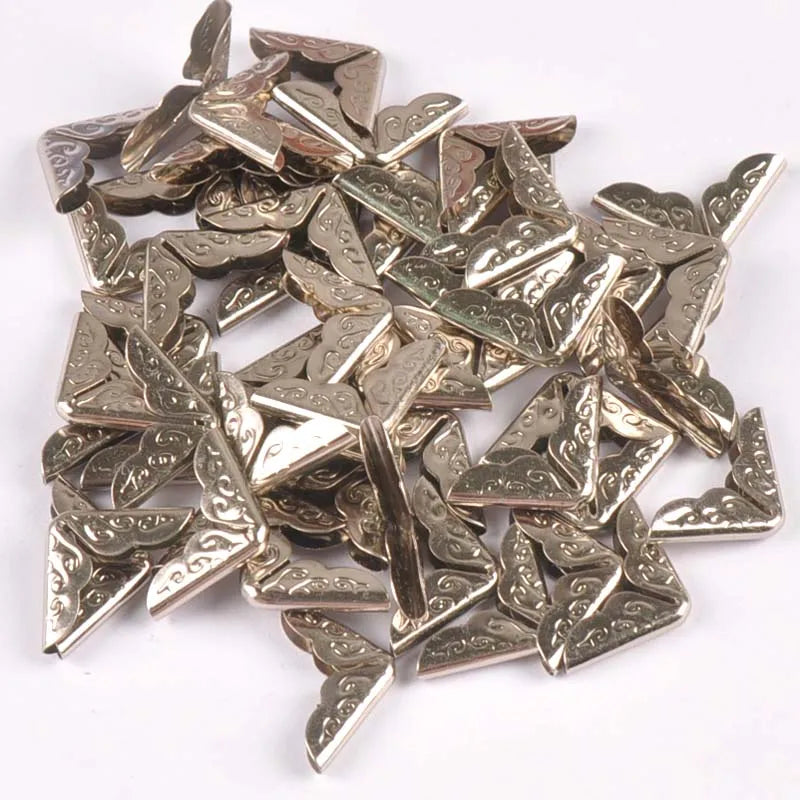 50pcs 14x14x2mm Gold Corner Protector For Books DIY Scrapbooking Photo Albums Folders Menus Metal Trilateral Corner Crafts C1580 Qme sliver