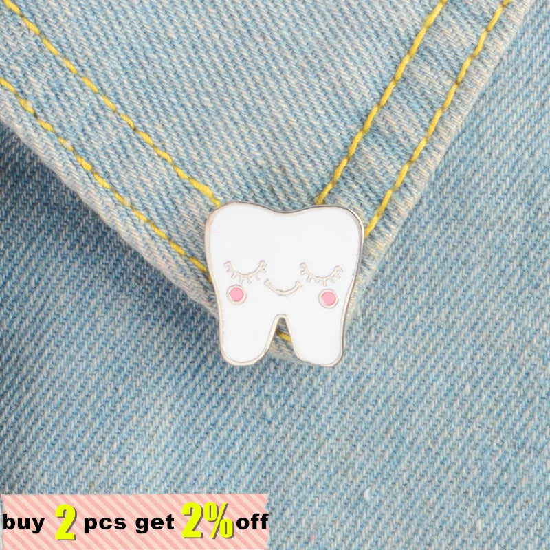 White Cartoon Smile Teeth Custom Enamel Brooche Cute Funny Medical Jewelry Accessories Kids Gifts Knapsack T-shirt Pin Wholesale Qme