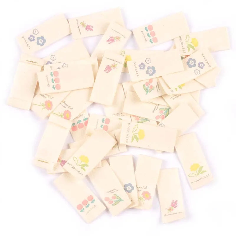 50Pcs Flower Printed Washable Brige Labels For Sewing Accessories Care Bags Clothes Tag Handmade Crafts Supplies 1.6x3.8cm c2887 Qme Random mixed
