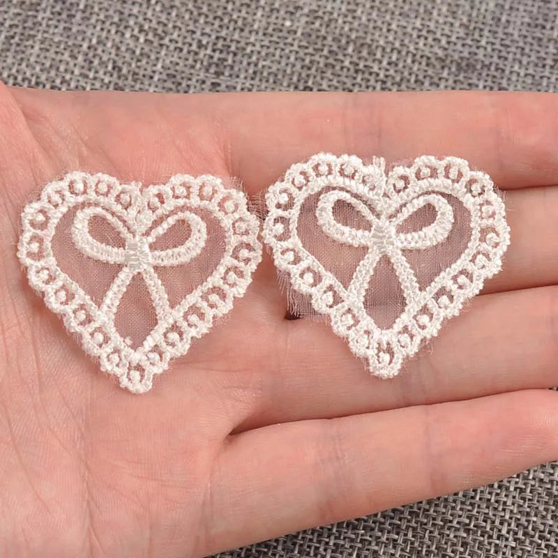 30Pcs Heart Pattern White Lace Fabric Applique Mesh Trim For Garment Accessories Sew On DIY Handmade Wedding Decoration c1728 Qme 36x39mm