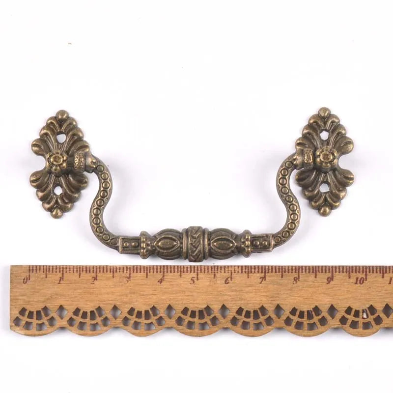 European Retro Antique Striped Carved Furniture Handles Kitchen Pulls Jewelry Box Cupboard Cabinet Knobs Drawer Door c2265 Qme