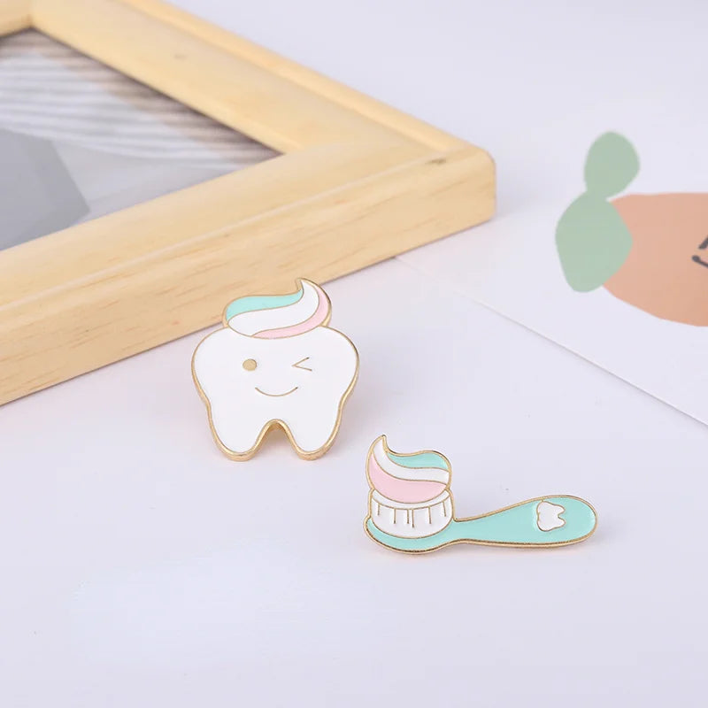 Tooth and Brush Custom Lapel Enamel Pin Dental Badges Medical Brooches Cute Sweet Teeth Jewelry Gift for Nurse Dentist Wholesale Qme