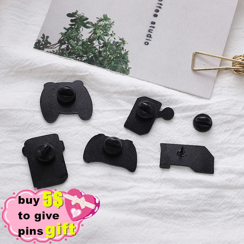 Fun Retro Arcade Game Enamel Pins Collections Cartoon 90s Gamepad Jewelry Brooch Denim Shirt Collar Badge Bag Lapel Friends Gift Qme