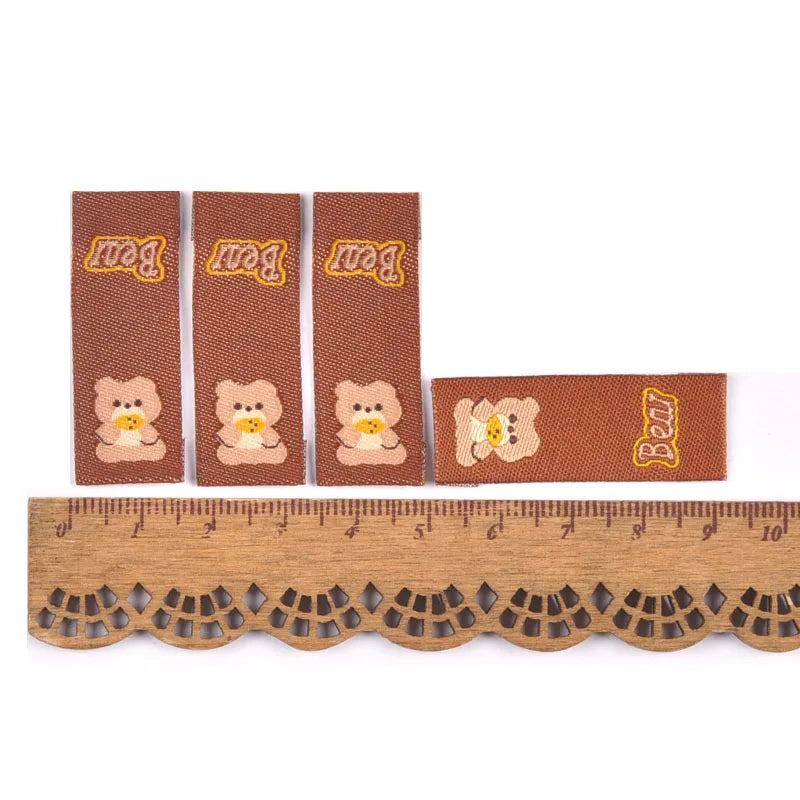 50Pcs Lovely Brown Bear Embroidery Labels For Sewing Accessories Bags Clothes Washable Care Tags Kids Garment Handmade DIY c3205 Qme