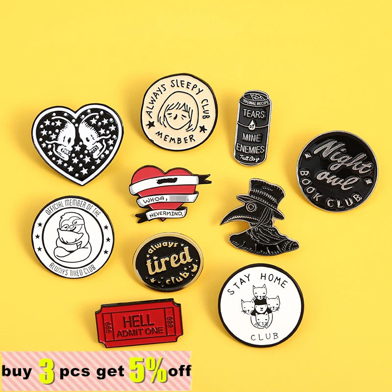 Punk Series Brooches Black and White Skull Home Club Punk Crow's Beak Sleepy Brooch Cartoon Jewelry Lapel Badges Gifts Wholesale Qme