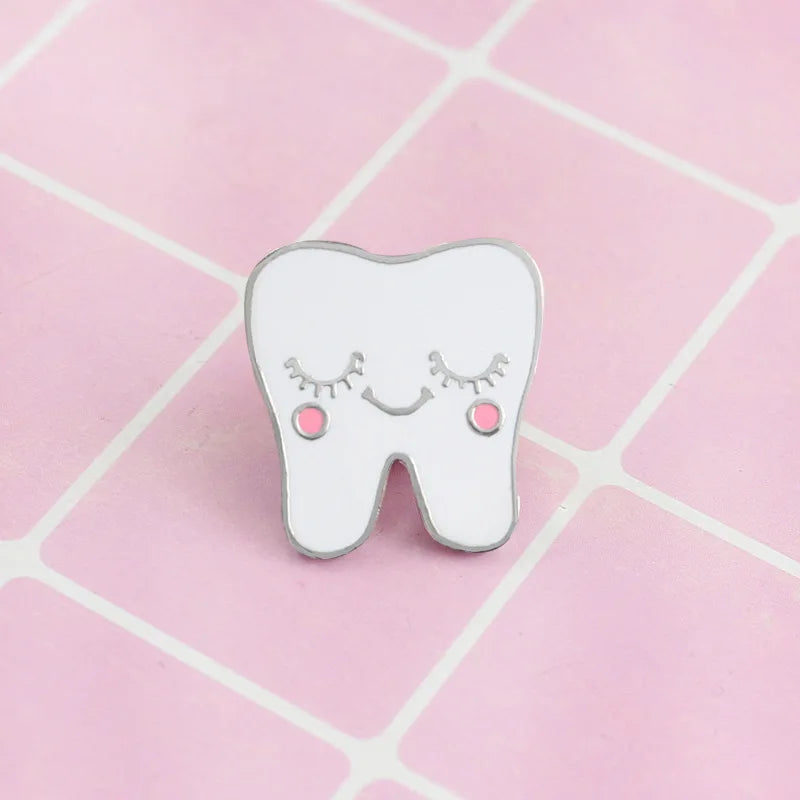 White Cartoon Smile Teeth Custom Enamel Brooche Cute Funny Medical Jewelry Accessories Kids Gifts Knapsack T-shirt Pin Wholesale Qme