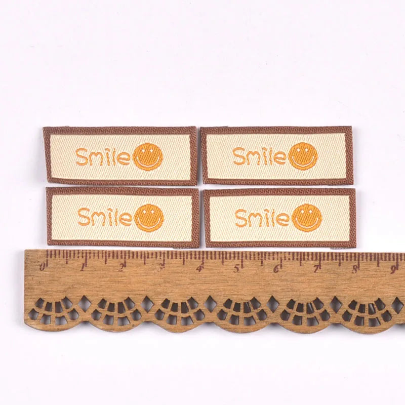 50Pcs/Lot Cartoon Embroidery Washable Care Labels For Clothing Sewing Accessories Bags Smlie Face Tags Garment DIY Crafts c3207 Qme 2