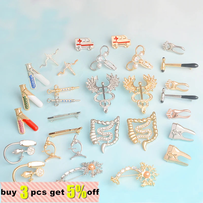 Medical Brooches Collection Crystal Uterus Microscope Scalpel Stomach ECG Tooth Pins Jewelry for Doctor Nurse Badge Wholesale Qme