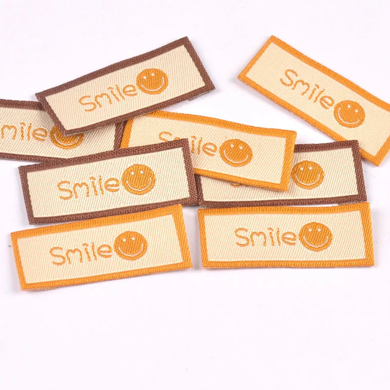 50Pcs/Lot Cartoon Embroidery Washable Care Labels For Clothing Sewing Accessories Bags Smlie Face Tags Garment DIY Crafts c3207 Qme Random Mixed