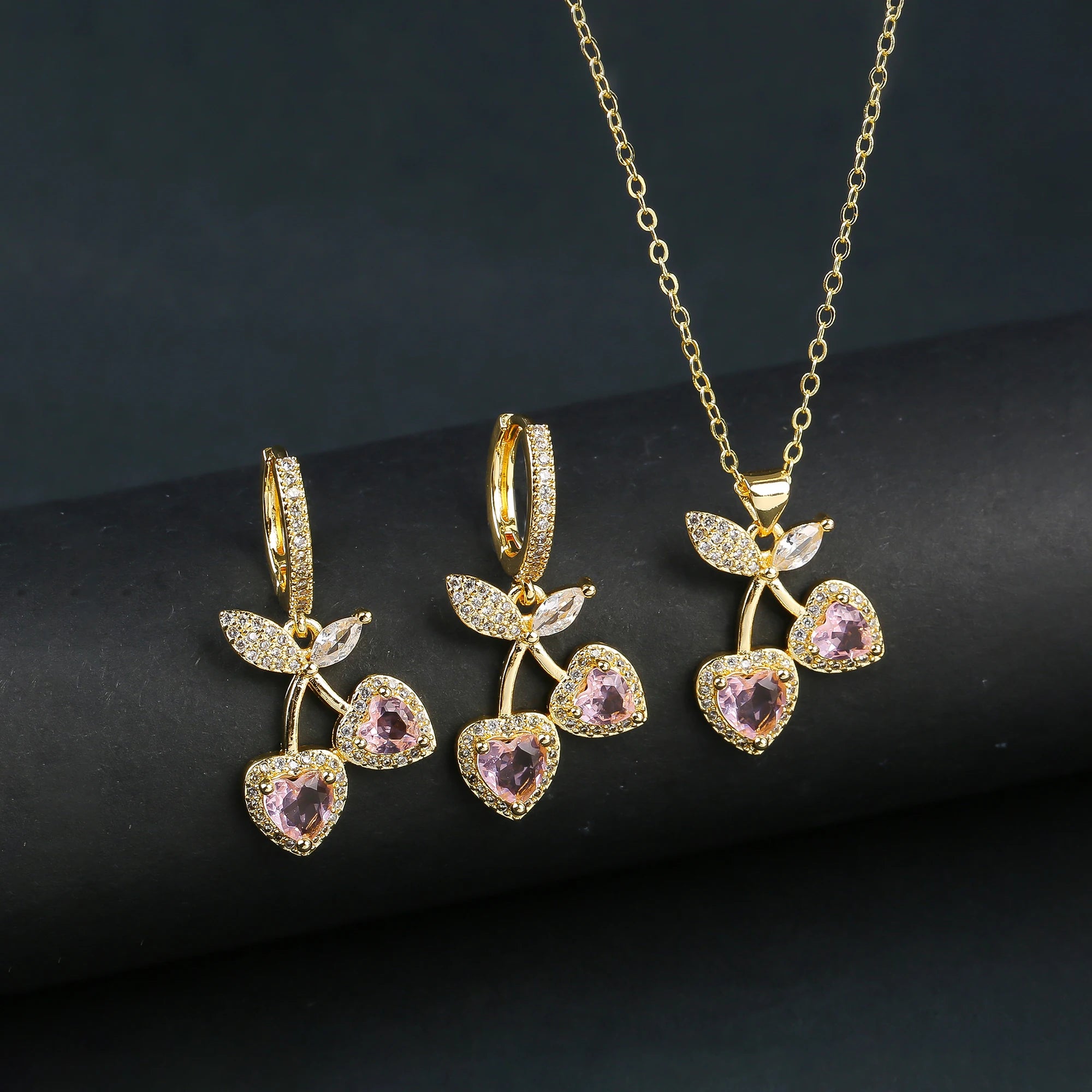 2pcs Hot Sale Fruit Cherry Strawberry Crystal Earrings Necklace Jewelry Set Lucky for Woman Shiny Zircon Party Gift Accessories Qme Jewelry Set 3