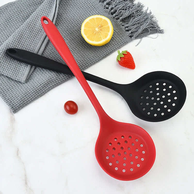 Long Handle Silicone Colander Non-Stick Cooking Strainer Heat Resistant Filter Spoon Mesh Skimmer Oil Mesh Colander Kitchen Tool Qme