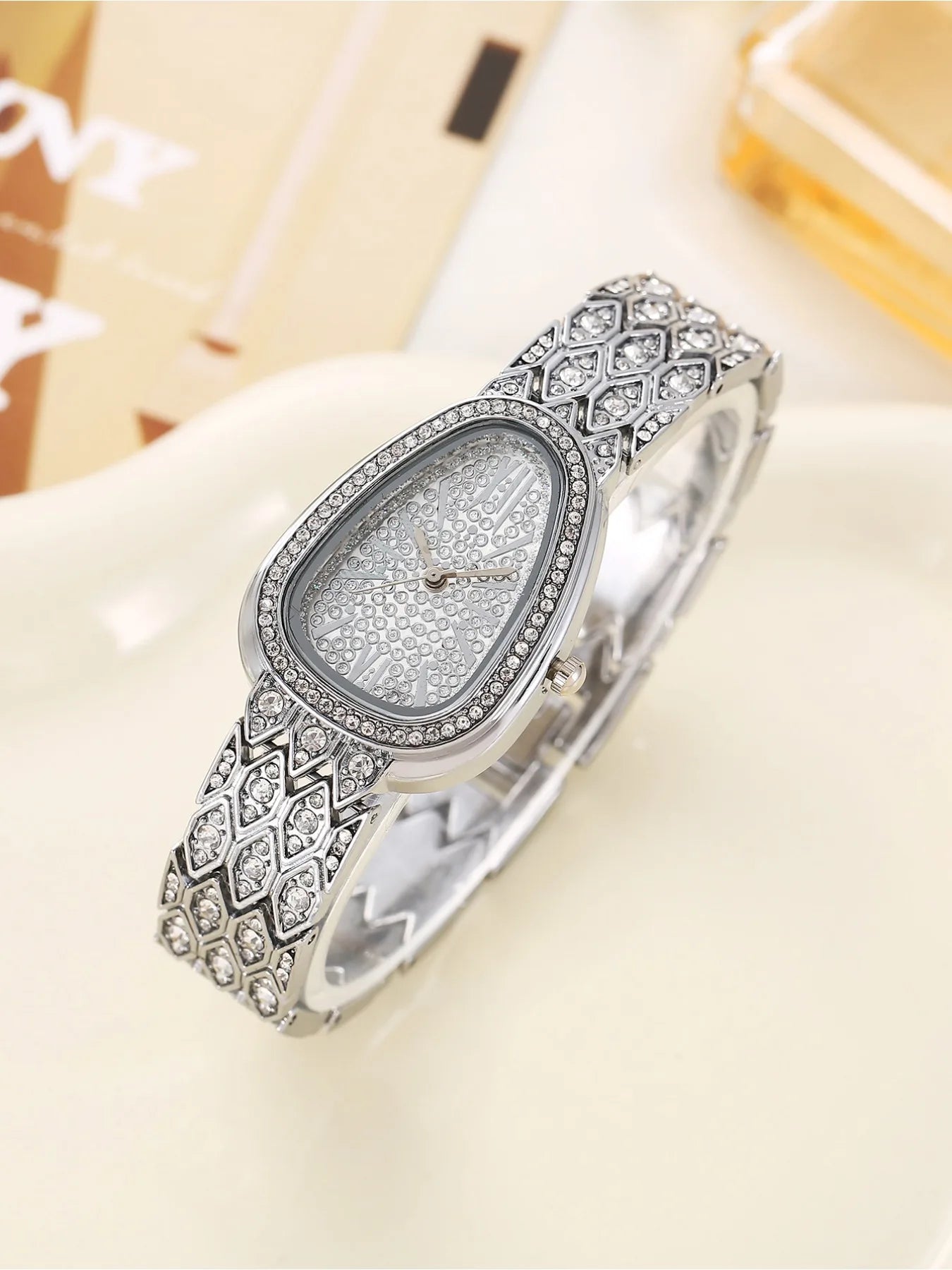 1-piece exquisite and versatile women's watch set, fashionable quartz watch, casual steel strip watch, women's watch Qme Silver