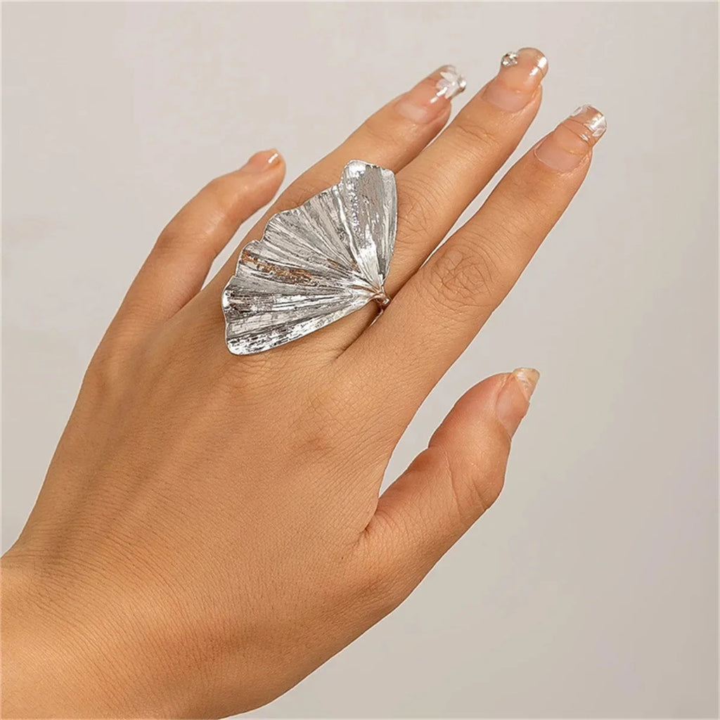 Fashion Leaf Ring for Women Men Fashiontrend Classic Metal Pleated Personality Leaf Fan-Shaped Finger Ring Punk Party Jewelry Qme 3 resizable