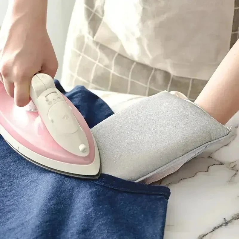 Portable fabric ironing board, with insulated gloves and tray Qme