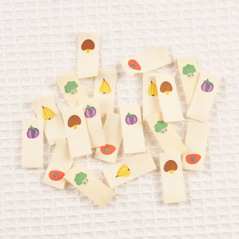 50pcs 15×38mm Mixed Pattern cotton Labels Persimmons mushrooms Pears Personalized Sewing Label DIY Clothing Decoration cp3810 Qme