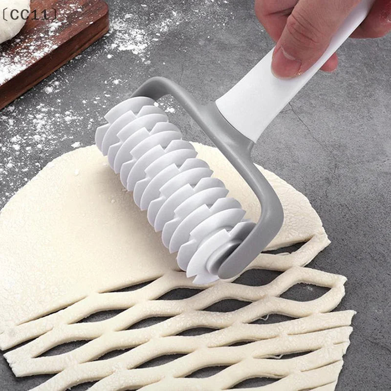 CC11Turning Smooth Baking Tool Cookie Cake Net Dough Roller Cutter Qme