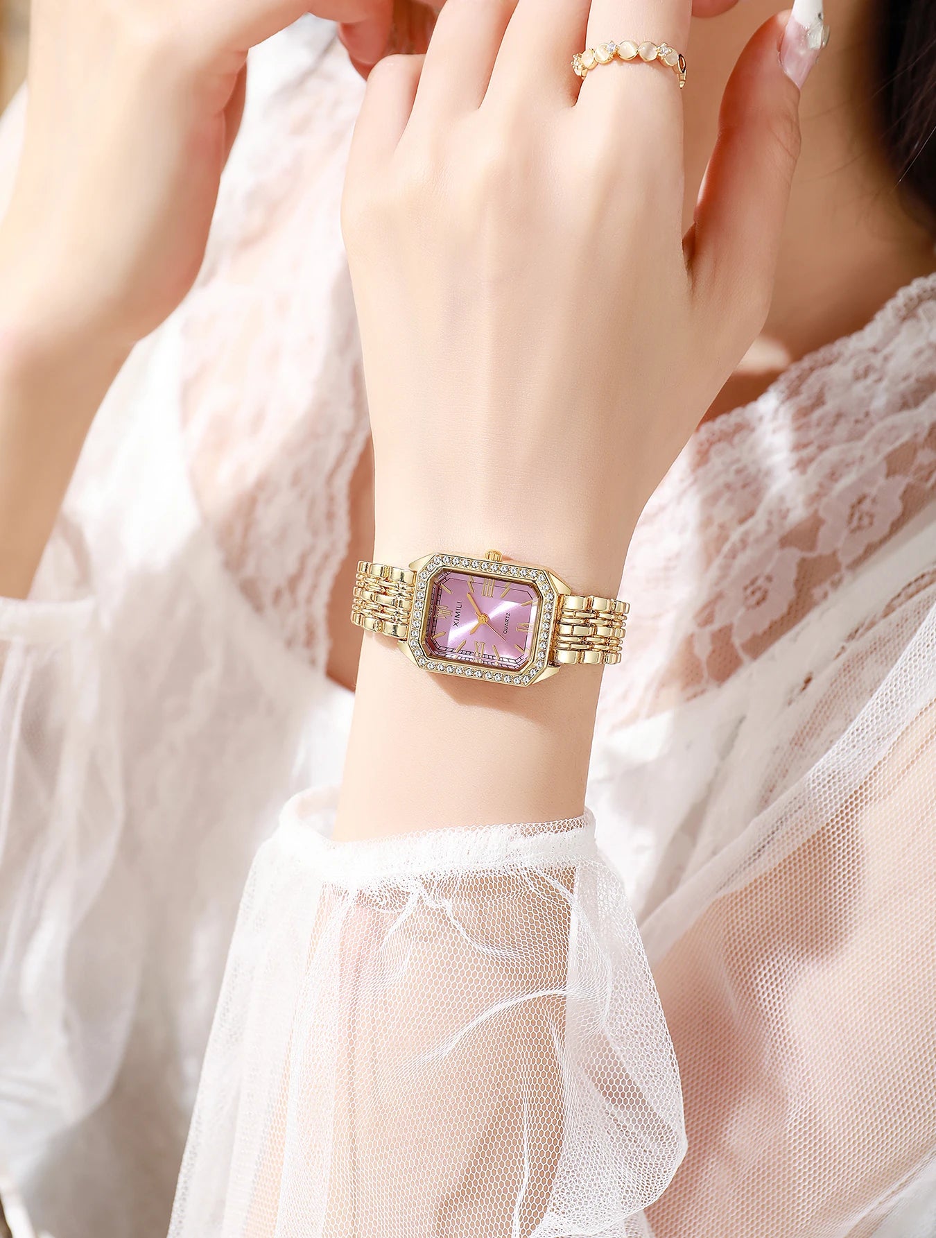 1 pcs women's retro Roman numeral rhinestone dial steel strip student casual quartz watch Qme Gold powder