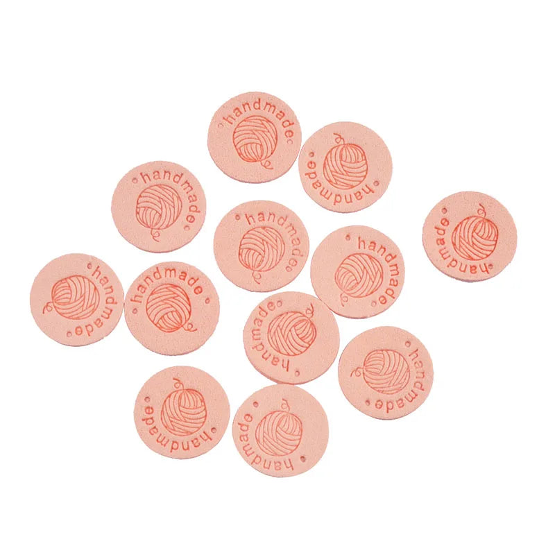 20Pcs 2.5cm Letter Embossed PU Leather Round Labels For Garments Bag Handmade Accessories Sewing Clothes Tags DIY Crafts c4011 Qme 5-20Pcs
