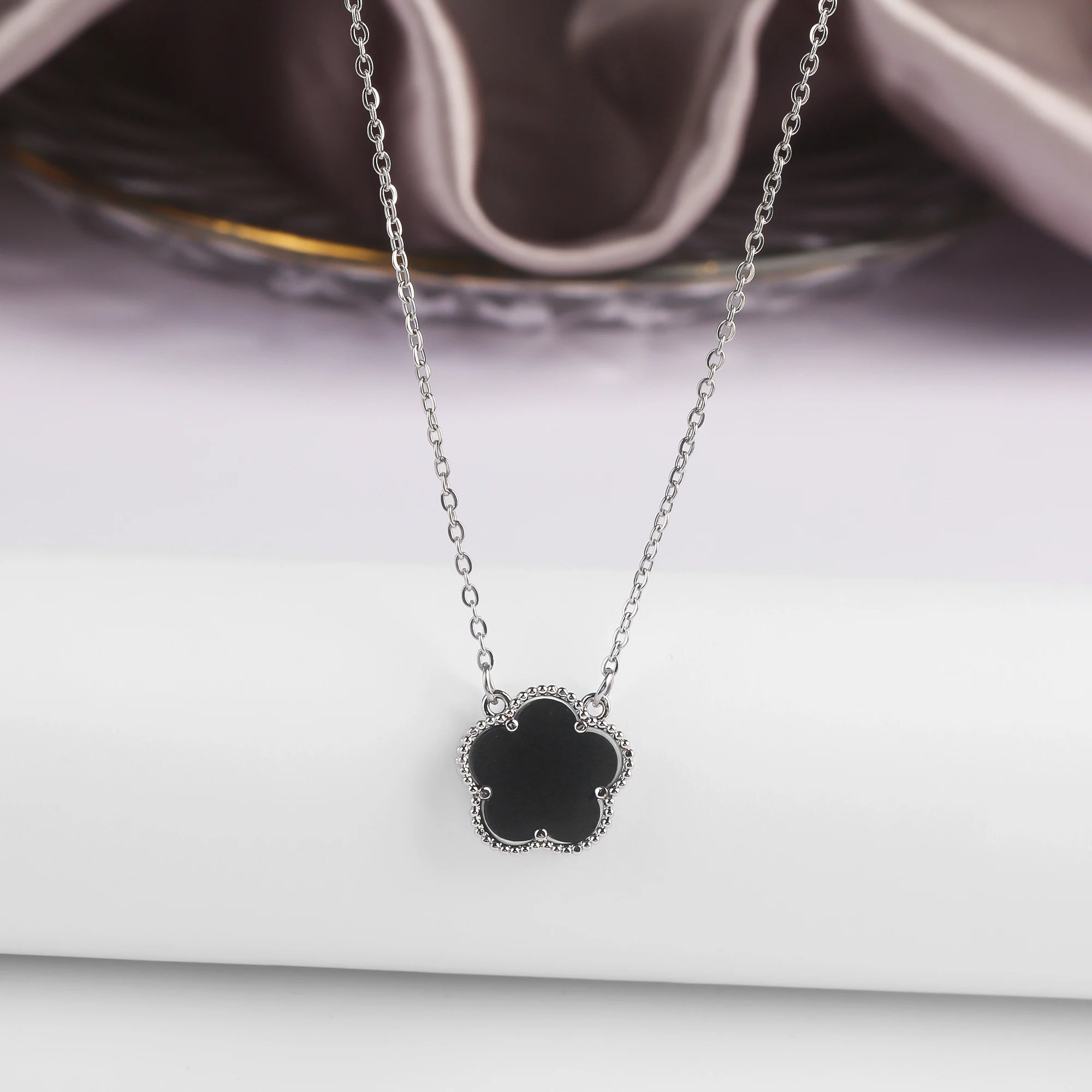 Gold/Silver Classic Natural Stone Five Leaf Flower Necklace Fashion Women Flower Jewelry Necklace For Daily Wear Free Shipping Qme 9