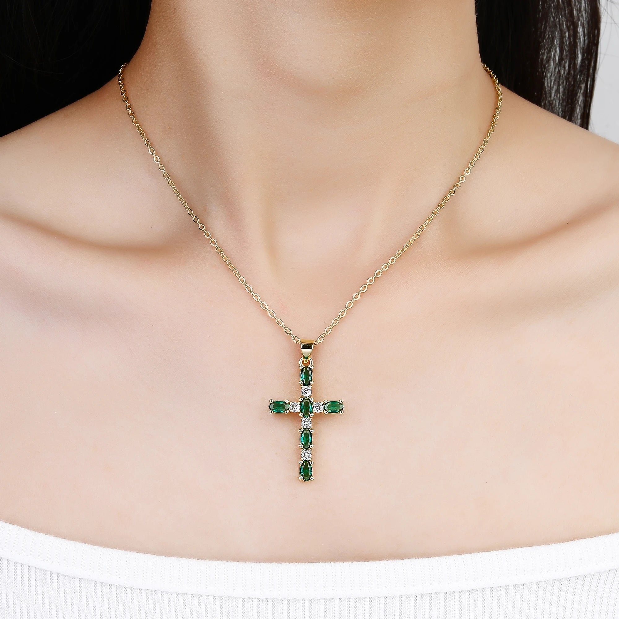 New Arrival Full-Zircon Crystal Cross Pendant Necklace Luxury for Men Women Daily Wear Party Religious Jewelry Christian Gift Qme