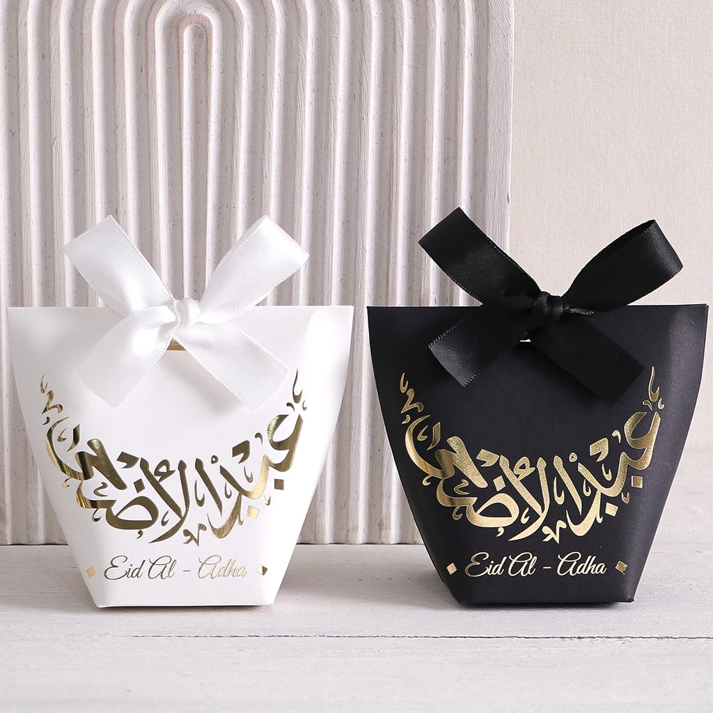 A Set of 10 Small and Exquisite Eid Candy Boxes, Featuring White, Black, and Green as the Main Colors, Adorned with Beautiful Golden Moon Patterns and Ribbons, Are the Perfect Choice for Celebrating the Eid Al-Adha Qme