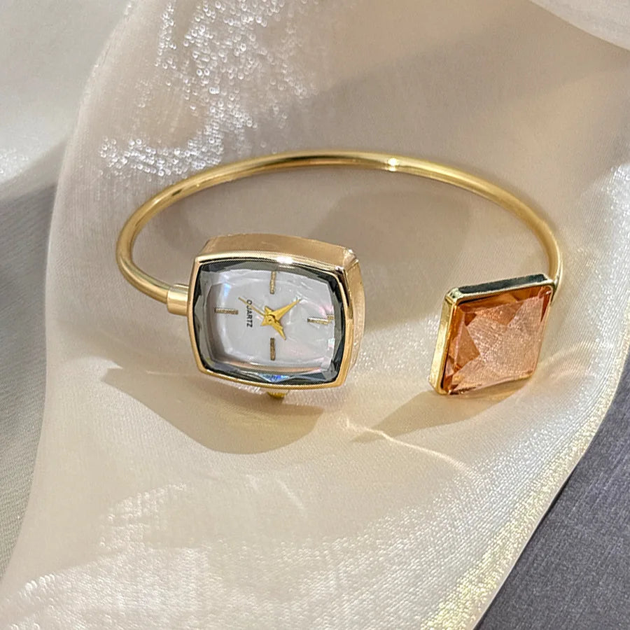 Cross-border new big diamond European and American exquisite bracelet small sugar cube high-end sense niche quartz women's watch Qme