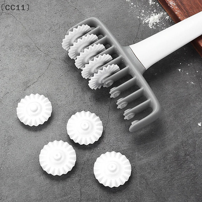 CC11Turning Smooth Baking Tool Cookie Cake Net Dough Roller Cutter Qme