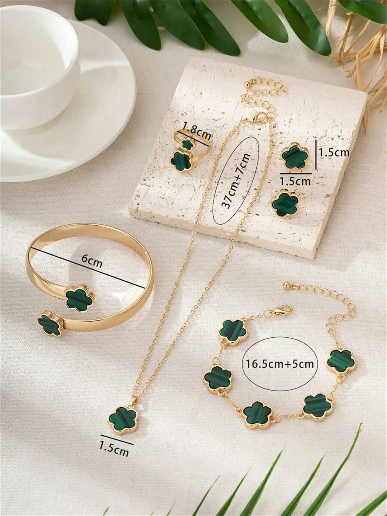 Fashionable Classic Black Grenn Clover Design Bracelet Qme