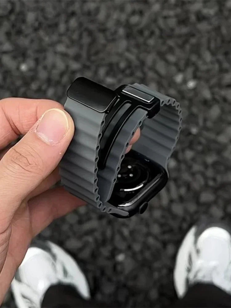 Simple Folding Buckle Magnetic Strap For iwatch 9 8 7 SE 6 5 4 3 Solid Color Sport Soft Silicone Band For Apple Watch 49mm 41mm Qme