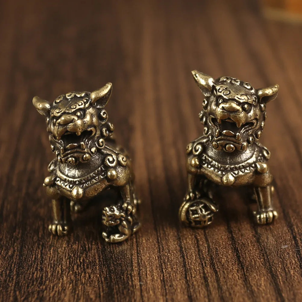 1Pair Lion Brass Tea Pet Exquisite Vintage Statue Decor for Home Hotel Restaurant Desktop Mini Lion Ornament Retro Design Qme