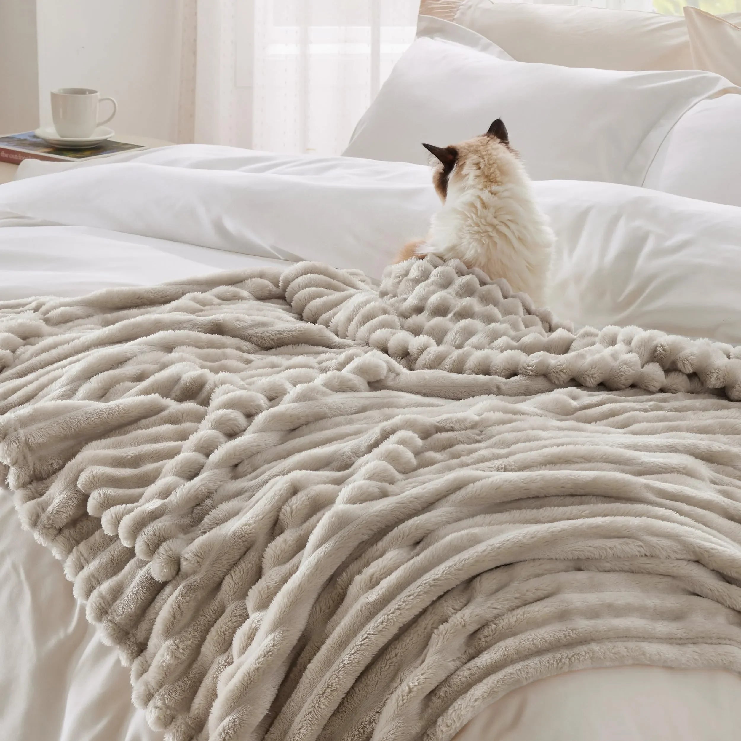 Artificial Rabbit Plush Autumn Warm Bed Blanket Soft Coral Plush Sofa Blanket Comfortable Thickened Bed Blanket Qme