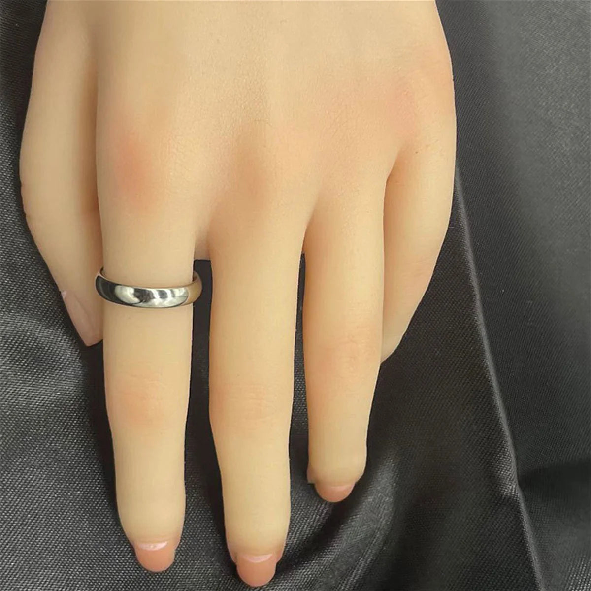 Fashion Luxury Vintage Engagement Wedding Ring Couple Ring Simple Fashion Style Fine Jewelry Anniversary Gift Men and Women Ring Qme