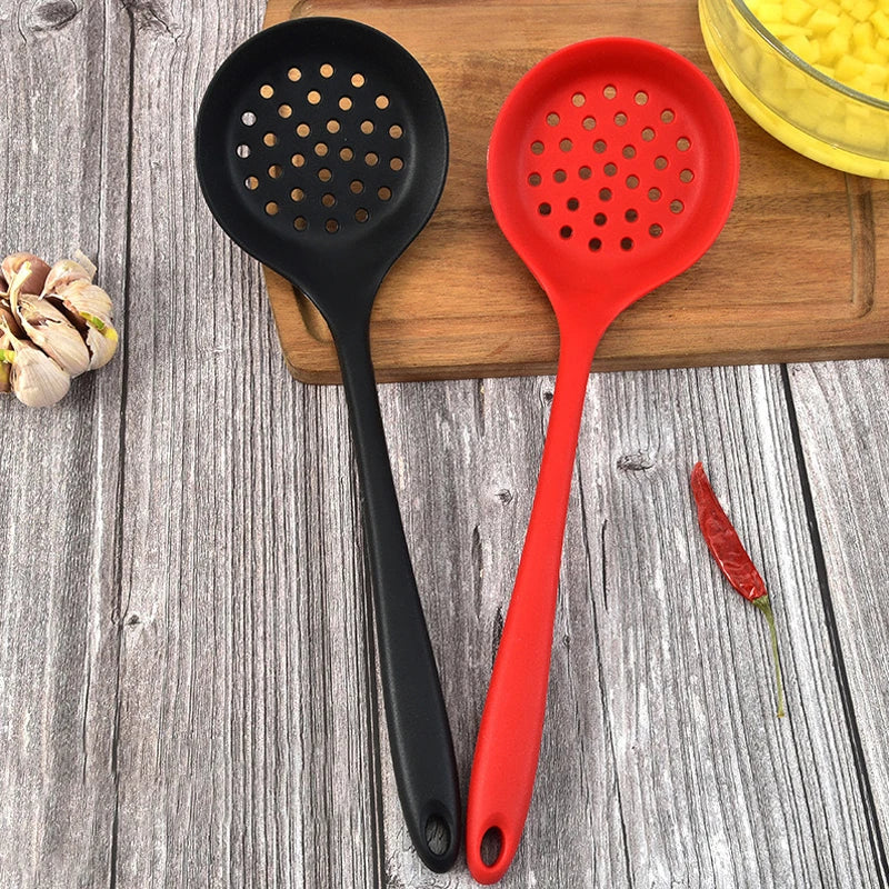 Long Handle Silicone Colander Non-Stick Cooking Strainer Heat Resistant Filter Spoon Mesh Skimmer Oil Mesh Colander Kitchen Tool Qme