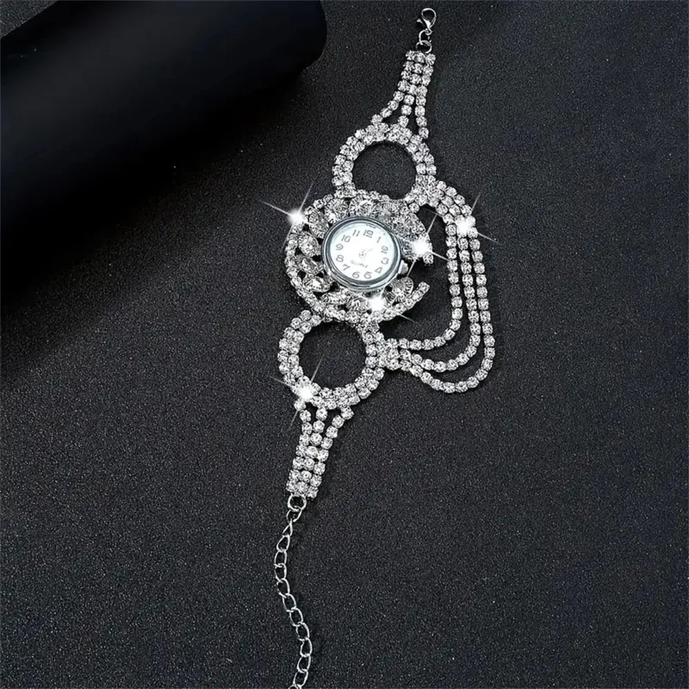 A stylish zinc alloy strap with charming round quartz women's watch with amphibole decoration without chronograph function, an e Qme